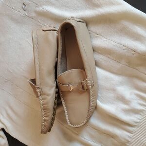 Tod's size 40 beige leather driving loafers